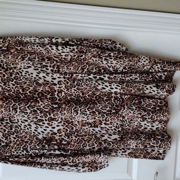 Woman's Top - Picture 3 of 3